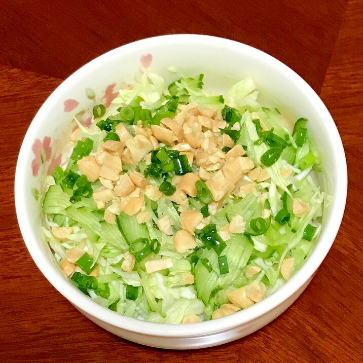 ピーナッツドレッシングの野菜サラダ